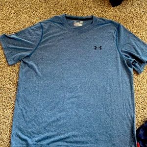 4 shirt bundle: Men’s UA heatgear loose fit